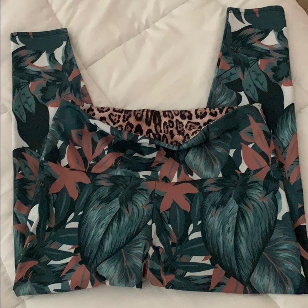 Onzie NWOT XL floral/leopard leggings
